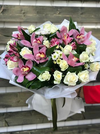 Букет цветов из: Розы и Хризантемы в Верхнем Любаже
