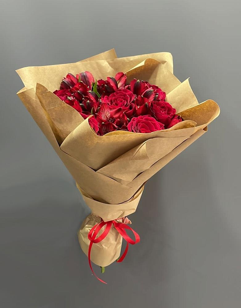 Букет цветов из: Альстромерии и Розы в Верхнем Любаже