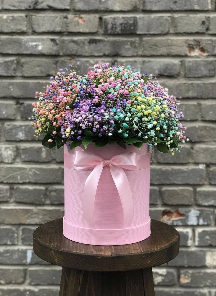 Цветочная композиция из Гипсофила и Розы в шляпной коробке в Верхнем Любаже