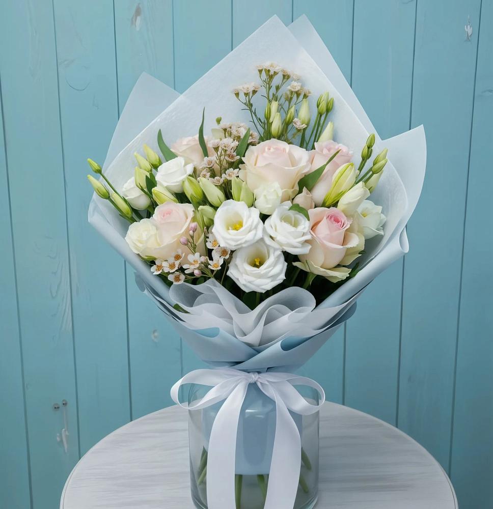 Букет цветов из: Розы и Лизиантусы в Верхнем Любаже