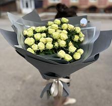 Букет Белые кустовые розы Солинеро в Верхнем Любаже