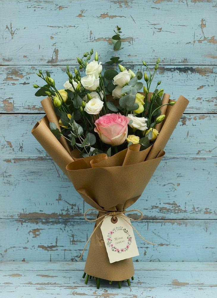 Букет цветов из: Розы и Лизиантусы в Верхнем Любаже