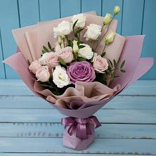 Букет цветов из:  Розы и Лизиантусы в Верхнем Любаже