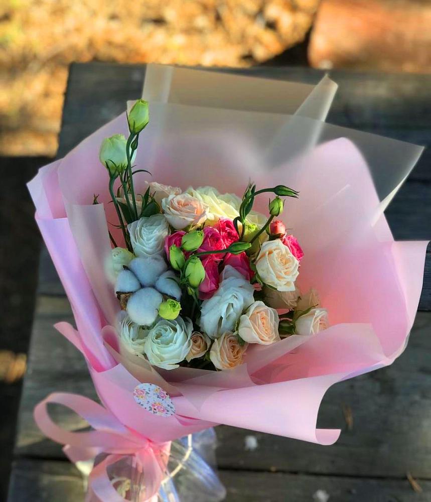 Букет цветов из: Розы и Лизиантусы в Верхнем Любаже