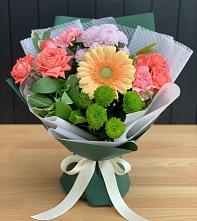 Букет цветов из:  Гвоздики, Розы, Герберы и Хризантемы в Верхнем Любаже