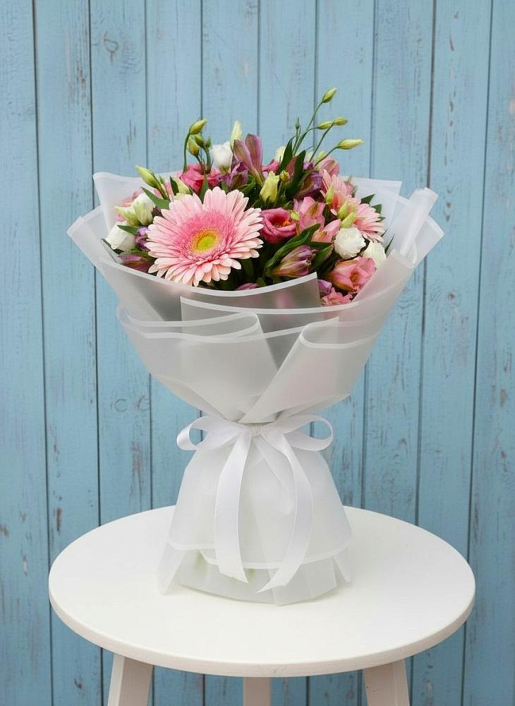 Букет цветов из: Герберы, Альстромерии и Лизиантусы в Верхнем Любаже