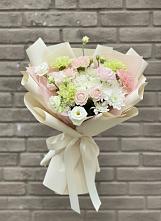 Букет цветов из:  Гвоздики, Розы, Лизиантусы и Хризантемы в Верхнем Любаже