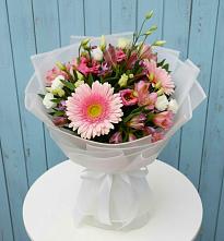 Букет цветов из:  Герберы, Альстромерии и Лизиантусы в Верхнем Любаже