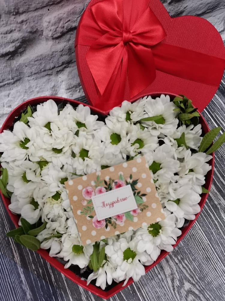 Цветочная композиция из Хризантемы в виде сердца в Верхнем Любаже