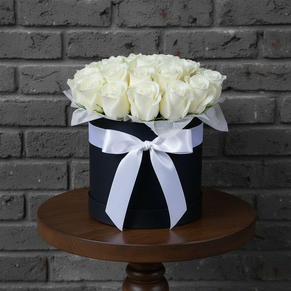 Цветочная композиция из Розы в шляпной коробке в Верхнем Любаже