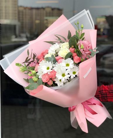 Букет цветов из: Розы, Лизиантусы и Хризантемы в Верхнем Любаже