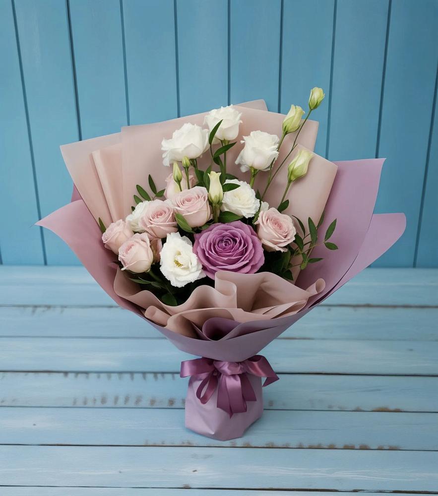 Букет цветов из: Розы и Лизиантусы в Верхнем Любаже